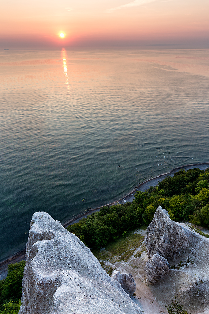 6D_25570_1024.jpg - Sonnenaufgang über den Kreiekloippen der Victoria-Sicht, Nationalpark Jasmund, Rügen