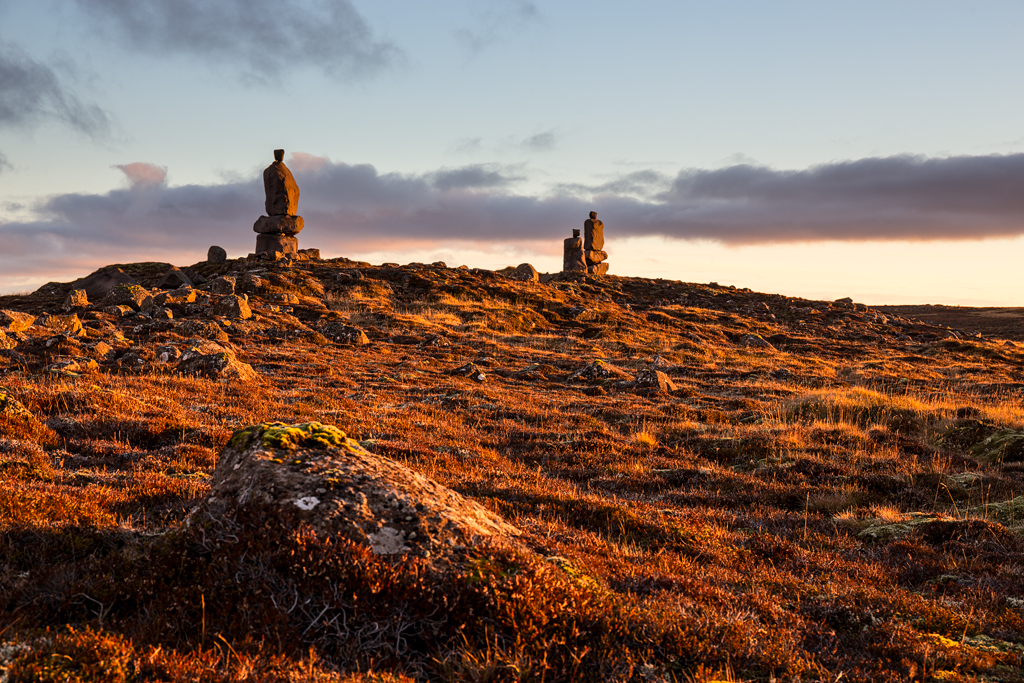 6D_11245_1024.jpg - Steinskulpturen vor Reykjanesbær