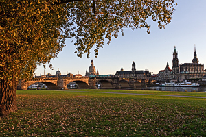 Dresden, Canalettoblick auf die Augustusbrücke und das Schloß